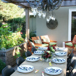 tie-ing in the decor